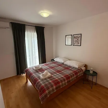 With Parking Space - 24226 Τρογκίρ