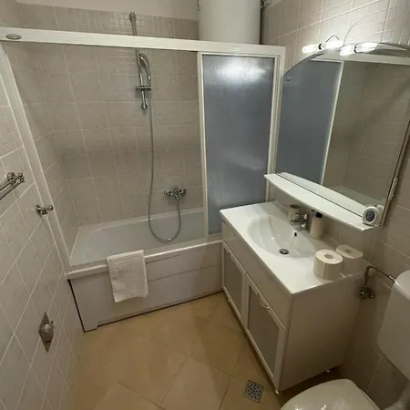 With Parking Space - 24226 * Τρογκίρ