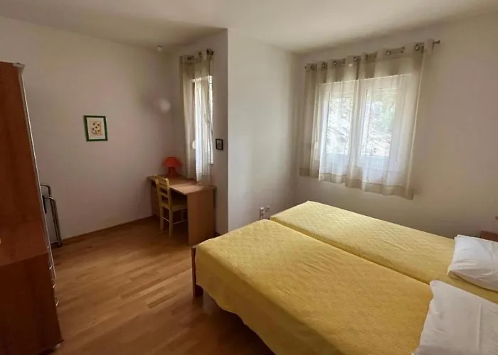 With Parking Space - 24226 Traù