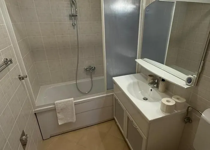 With Parking Space - 24226 * Traù